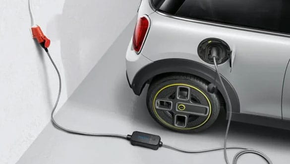 Der vollelektrische MINI 3-Türer bei der Automag