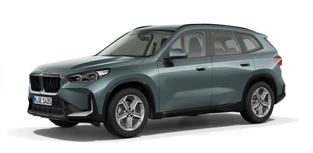 BMW X1 in der Farbe grün als Neuwagen in Frontansicht ohne Hintergrund