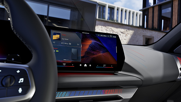 BMW 1er Digitales Cockpit-Display eines BMW mit Navigations- und Infotainmentanzeige.