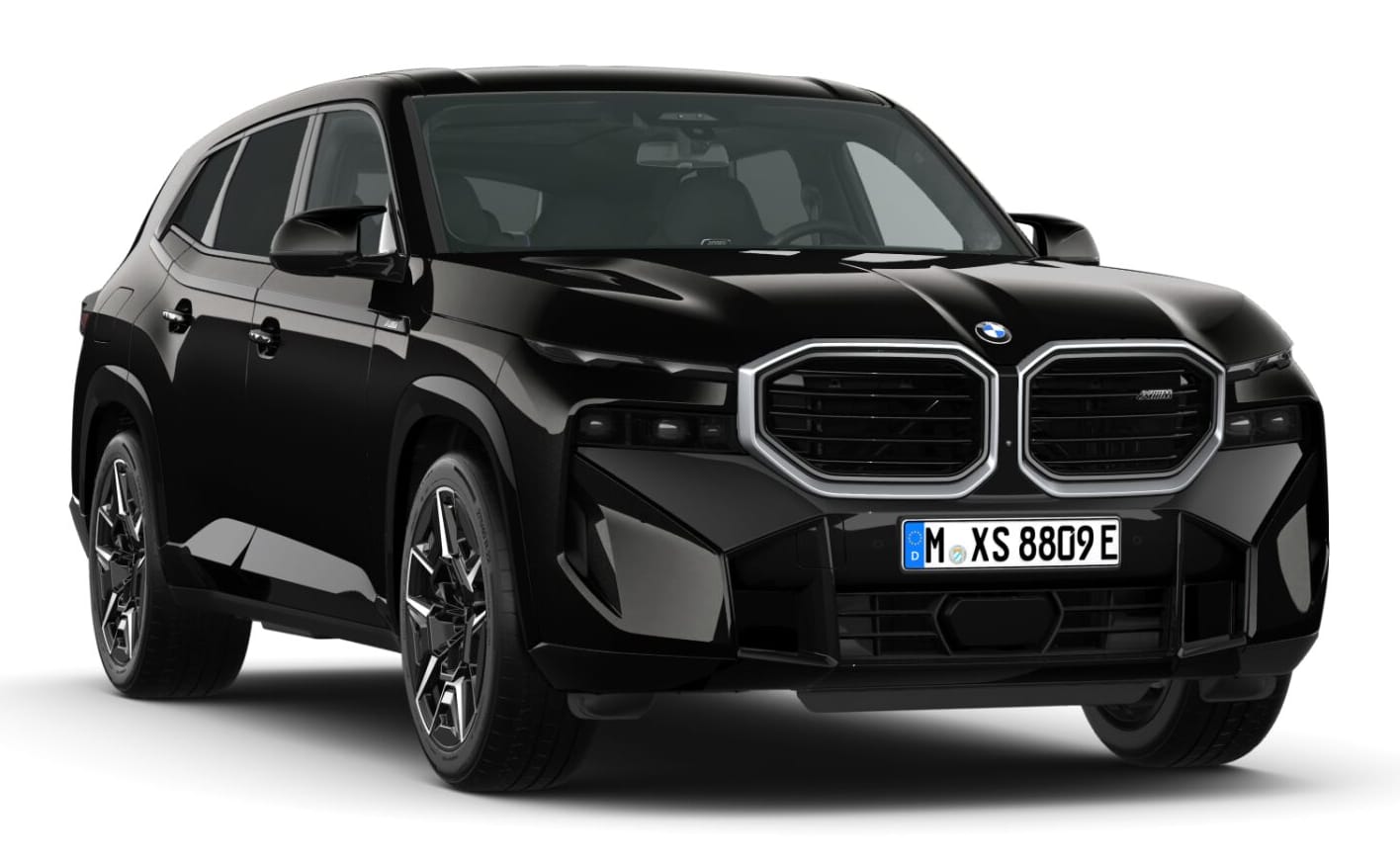 BMW XM 50e  in Saphirschwarz metallic mit 22" M LMR Doppelspeiche 922 M Bicolor/Mischbereifung Neuwagen (2025)
