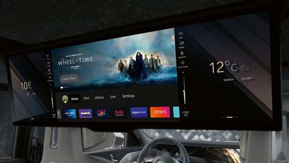 BMW i7 Innenraum mit breitem Display mit multimediale Features für die Rückbank