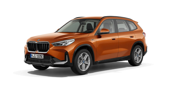 BMW X1 PHEV in der Farbe orange als Neuwagen in Frontansicht ohne Hintergrund