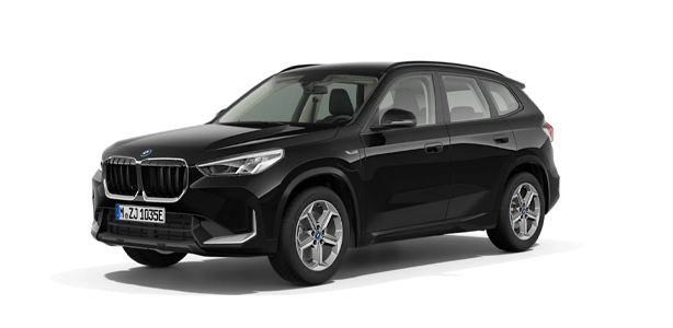 BMW X1 PHEV in der Farbe schwarz als Neuwagen in Frontansicht ohne Hintergrund