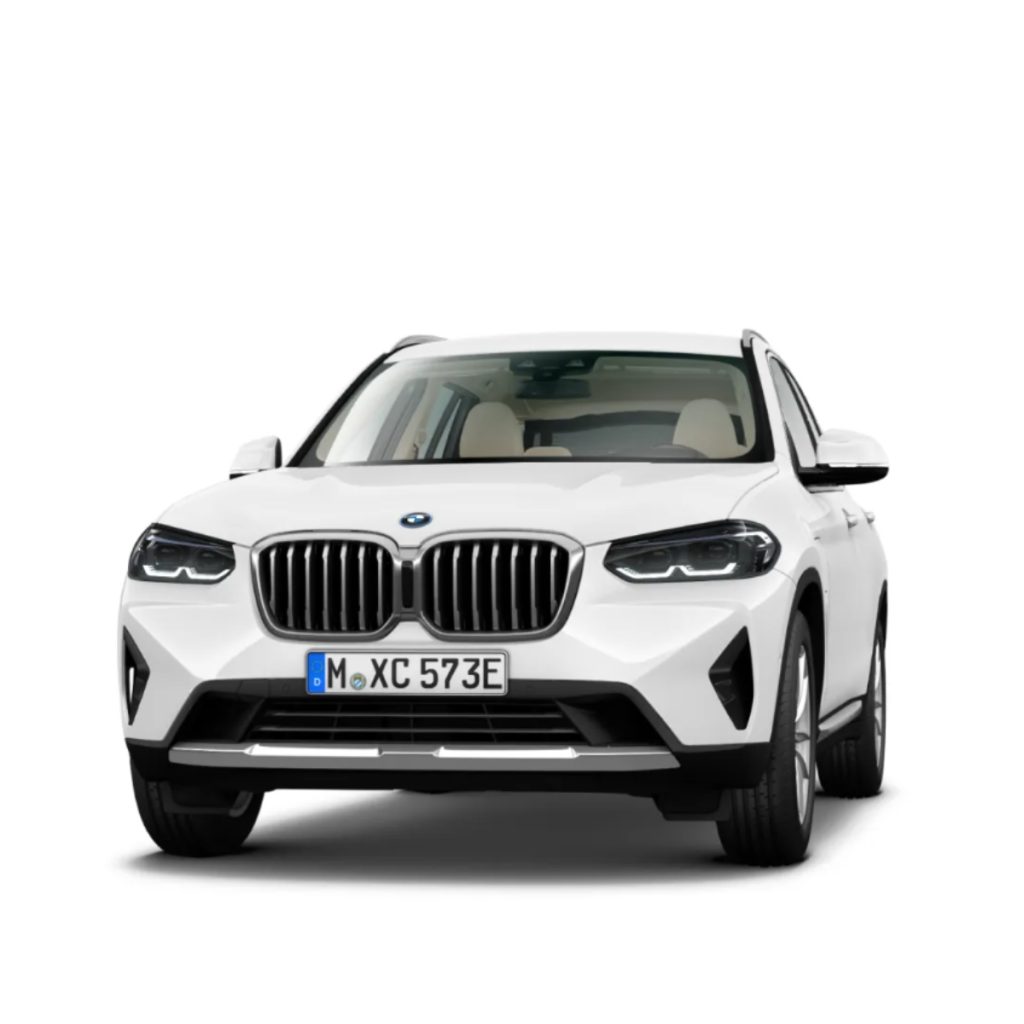 BMW X3 PHEV in der Farbe Weiß als Neuwagen in Frontansicht ohne Hintergrund