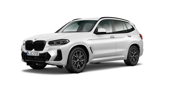 BMW X3 PHEV in der Farbe weiß als Neuwagen in Frontansicht ohne Hintergrund