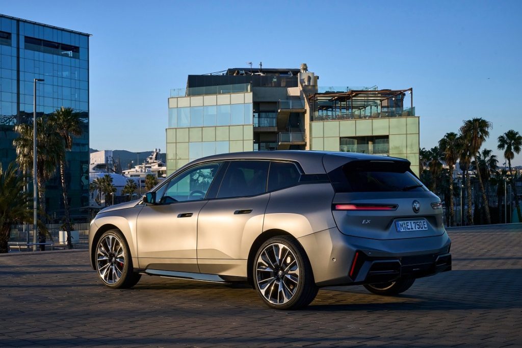 BMW iX: Alle Modellvarianten wurden leistungsstärker.