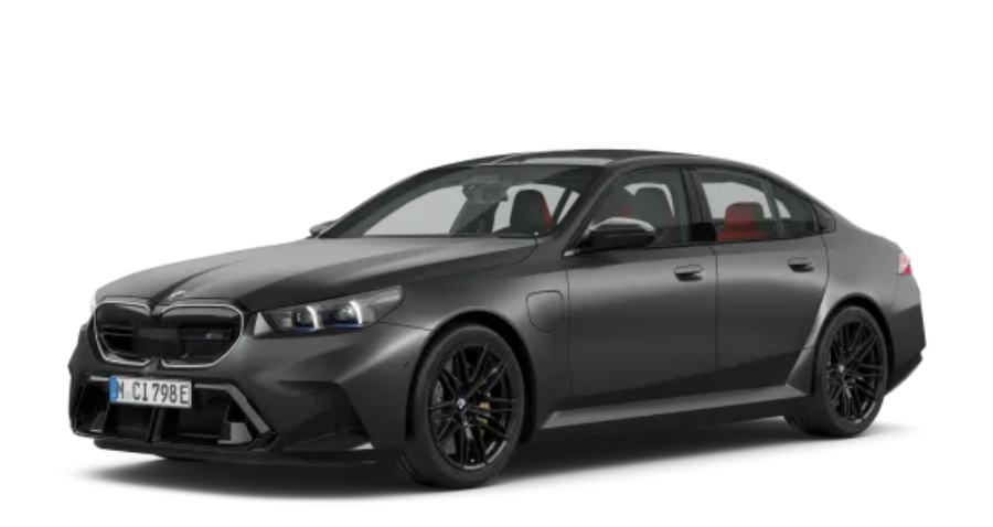 Graue BMW 5er Limousine M Automobil vor weißem Hintergrund.