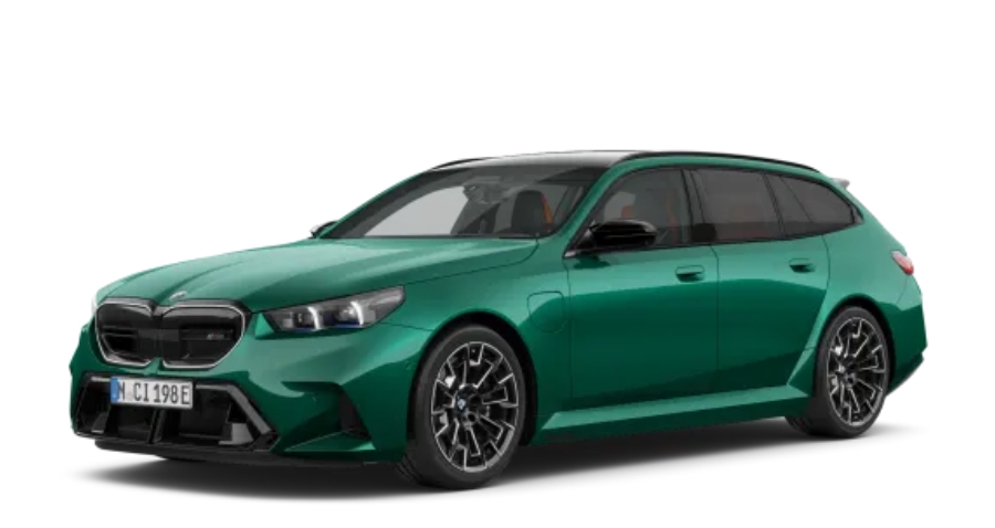 Grüner BMW 5er Touring M Automobil vor weißem Hintergrund.