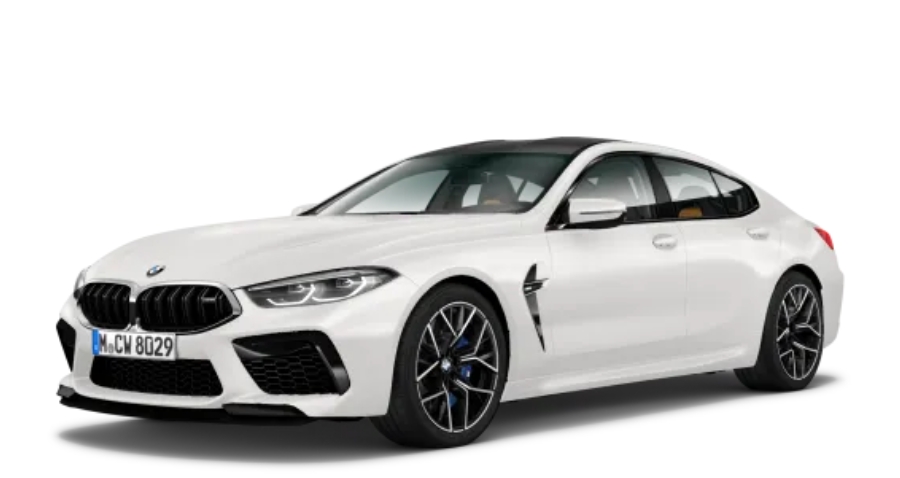 Weißes BMW 8er Gran Coupé M Automobil vor weißem Hintergrund.
