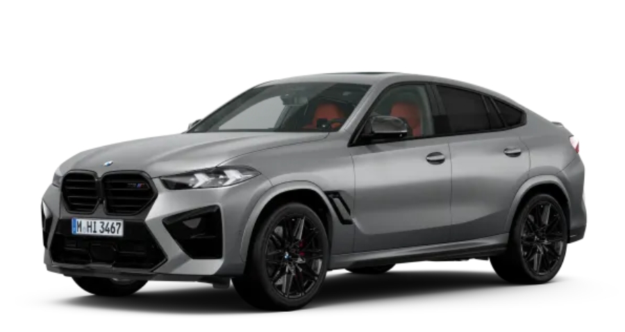 Grauer BMW X6 M vor weißem Hintergrund.