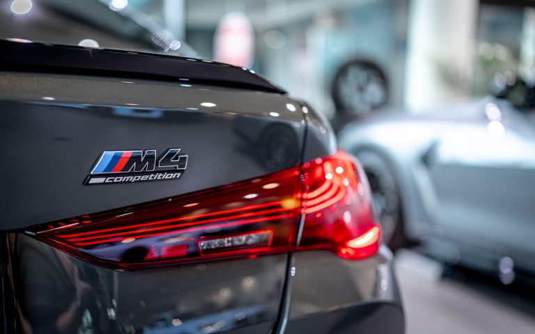 M4 Competition Schriftzug und Heckleuchte