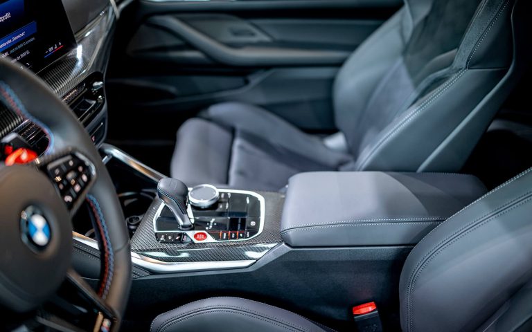 BMW M4 Competition Mittelkonsole mit Gangwahlhebel