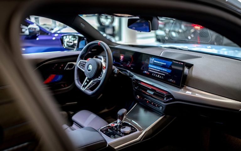 BMW M2 Innenraum mit Cockpit und Mittelkonsole