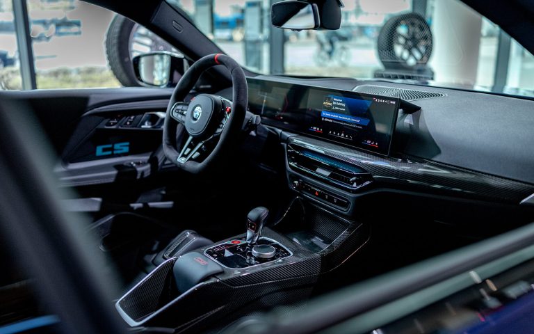 BMW M2 CS Cockpit mit Carbon-Mittelkonsole