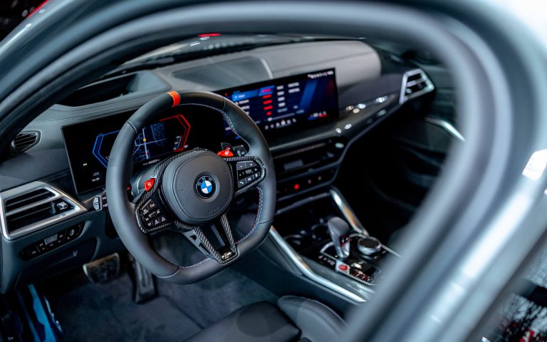 BMW M3 Touring Cockpit mit Lenkrad und Digitaldisplay