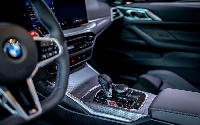 BMW M4 Mittelkonsole mit Gangwahlhebel