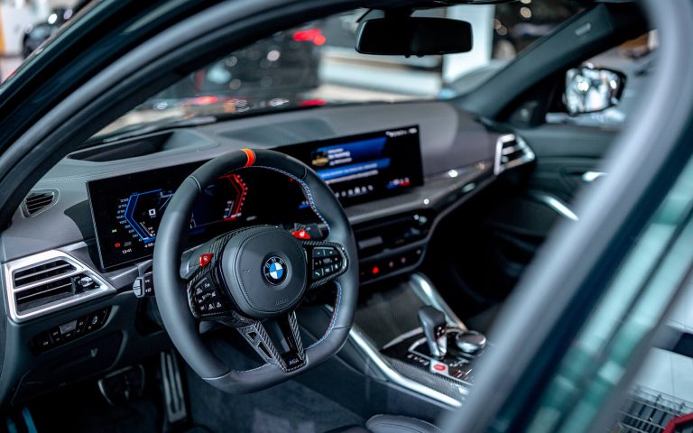 BMW M3 Competition Cockpit mit Lenkrad und Digitaldisplay