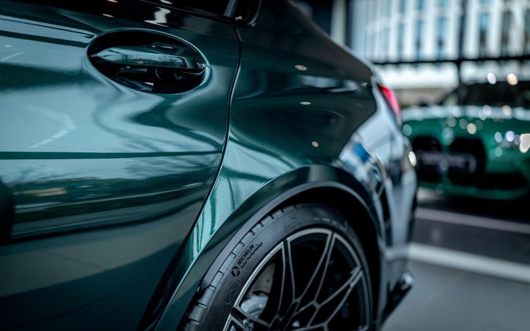 BMW M3 Competition Seitenlinie mit Türgriff und Radlauf