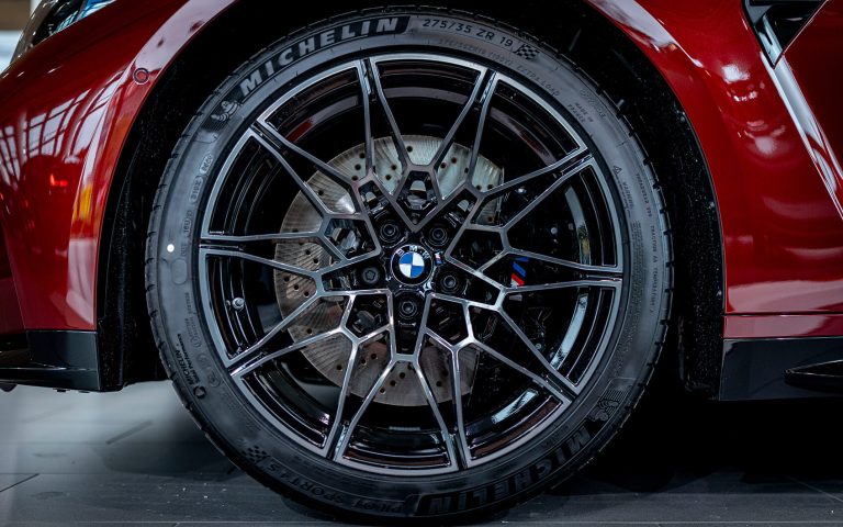 BMW M4 Rad mit schwarzer Felge