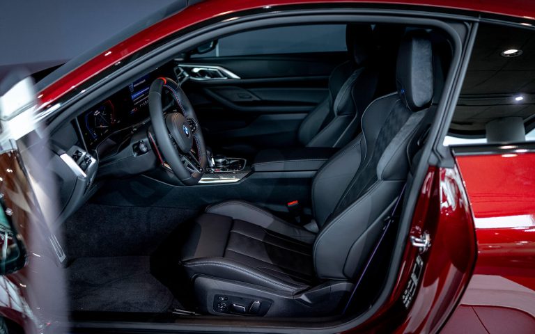 BMW M4 Innenraum mit schwarzen Sportsitzen