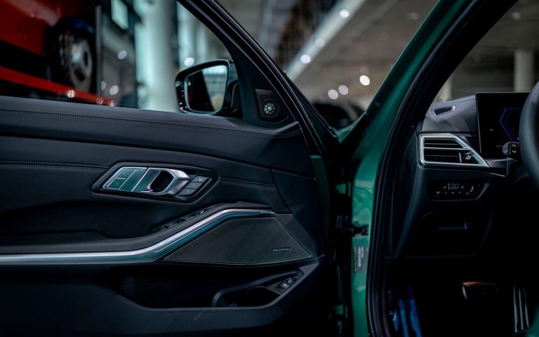BMW M3 Touring Türverkleidung mit Lautsprecher und Bedienelementen