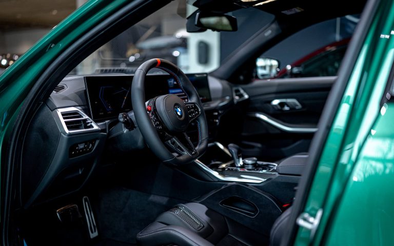 BMW M3 Touring Innenraum mit Lenkrad und Schalensitz