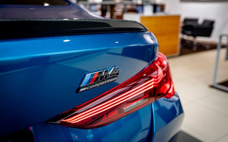 M4 Competition Schriftzug und Heckleuchte