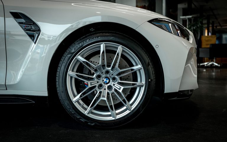 BMW M3 Felge mit Bremsscheibe und Reifen