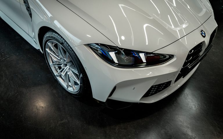 BMW M3 Front mit Scheinwerfer und Felge