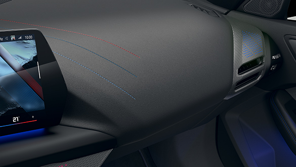 Armaturenbrett des BMW 1er M mit Display und Ambientebeleuchtung