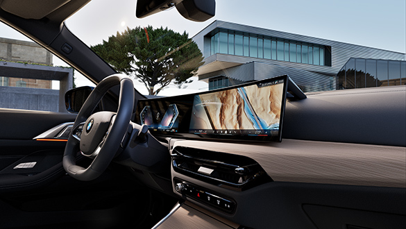 Hochwertige Innenausstattung des BMW 4er Cabrio mit BMW Curved Display und Lederlenkrad
