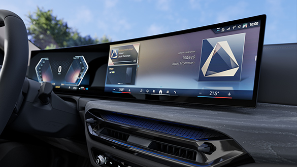 Nahaufnahme des Displays im Cockpit des BMW 4er Gran Coupé mit hochwertigen Designelementen