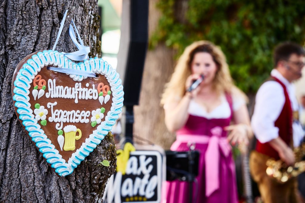 Almauftrieb Tegernsee 2026 Lebkuchenherz